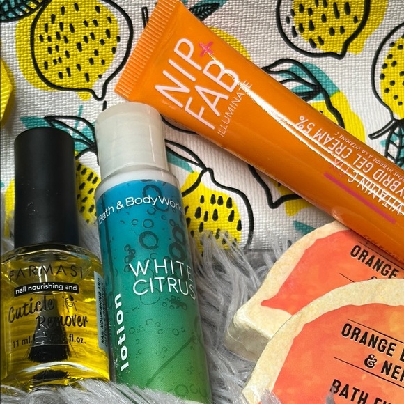 IPSY Lemon Print Cosmetic Bag & Beauty Bundle Citrus Focused Theme Gifts - Picture 5 of 10